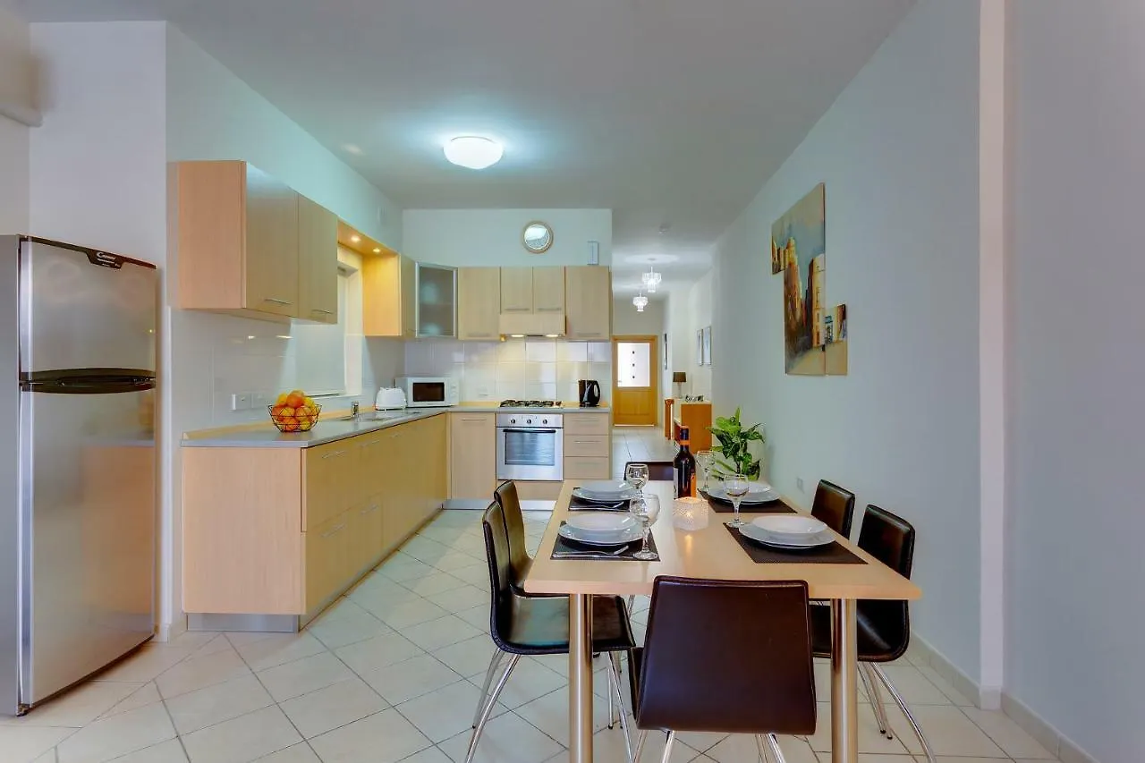 Spacious, Top Location Sliema Apartment 0*,  Malta
